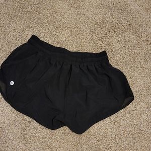Black size 6 lulu short